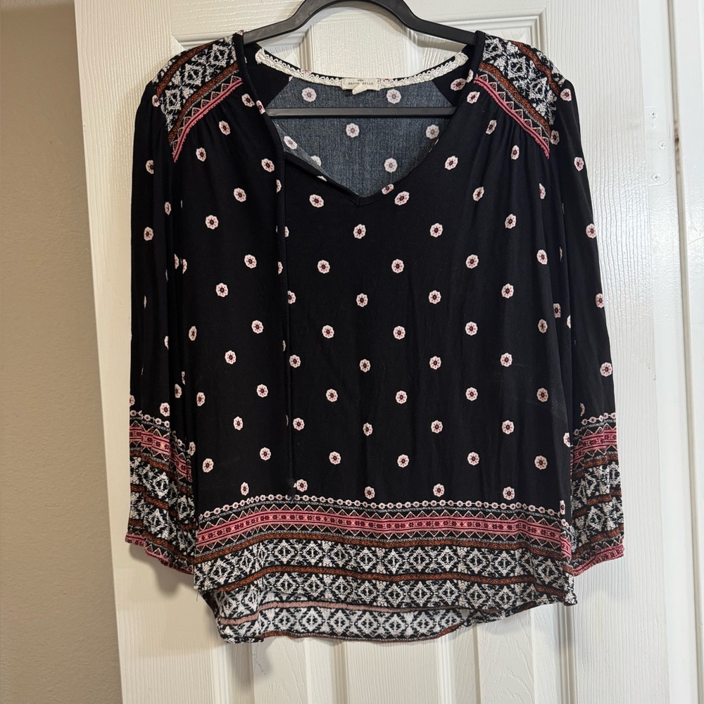 Mason & Belle patterned blouse. 3/4 sleeves w/loose elastic. Tie at neck. Med.